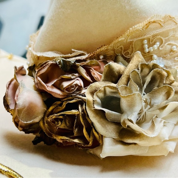 Hooray Henri Wool Cream Off White Floral Ladies Hat - Picture 2 of 16